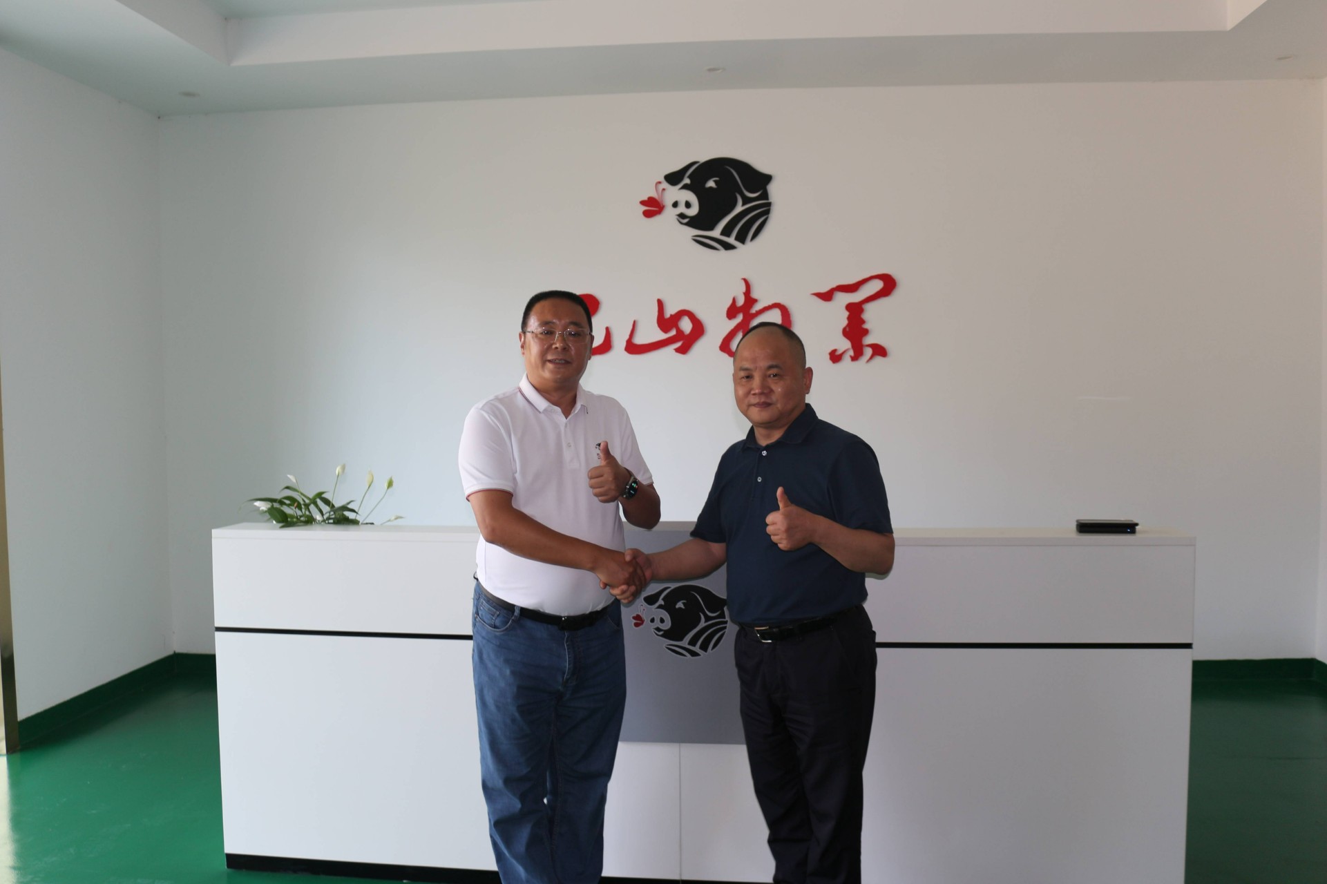 眉州東坡集團(tuán)董事長王剛率公司高管一行到我公司實(shí)地考察并達(dá)成戰(zhàn)略合作